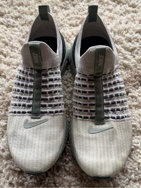 Nike Phantom Slip-On Athletic Shoes in White & Sage Green